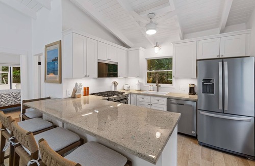 Estate Hull House | Private Pool | 2 Mins to Beach | Walk to Dining