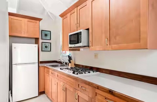 Estate Bakkero Cottage | Private studio, centrally located - 5min to beach!