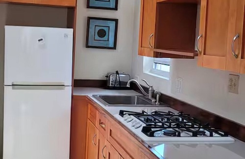 Estate Bakkero Cottage | Private studio, centrally located - 5min to beach!