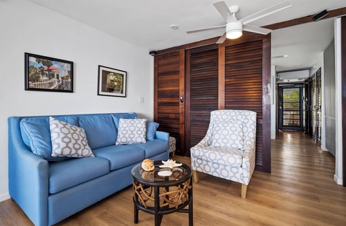 Red Hook Condo | Remodeled Corner Unit D211 with washer & dryer. Sleeps 4