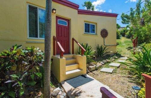 Kingshill Cottage | Romantic Hideaway 1-bedroom cottage with AC , a huge deck with an amazing view.