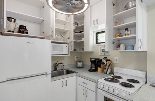 Red Hook Condo | Sapphire Beach Escape-🌴HGTV 💥Amazing Views 💥Walk to Beach Furnished