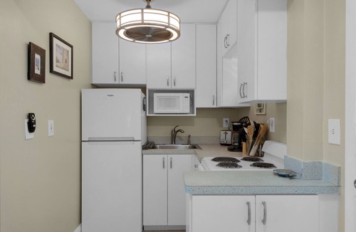 Red Hook Condo | Sapphire Beach Escape-🌴HGTV 💥Amazing Views 💥Walk to Beach Furnished