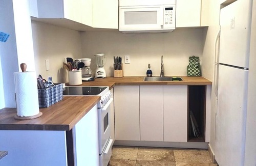 Red Hook Apartment | Sapphire Sunny Summer Special-1BR Sleeps 4- WIFI -No Excess Owner Fees