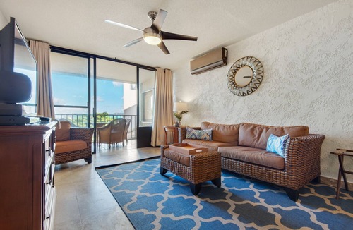 Red Hook Apartment | Sapphire Sunny Summer Special-1BR Sleeps 4- WIFI -No Excess Owner Fees