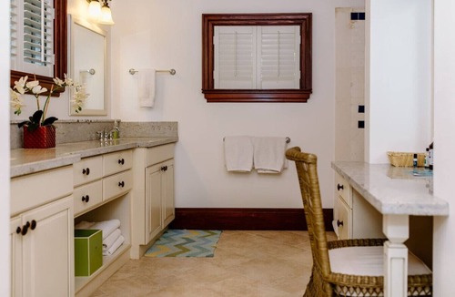 Testman House | Shoy`s Beach House - 5 Bedroom Villa on the Beach!