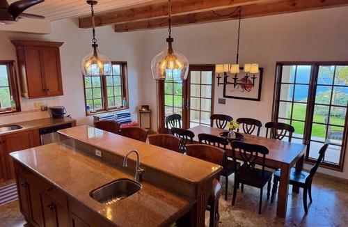 Skytop Villa | Sol Inclination~ 4b/4.5b HUGE views, updated in and out, backup power!