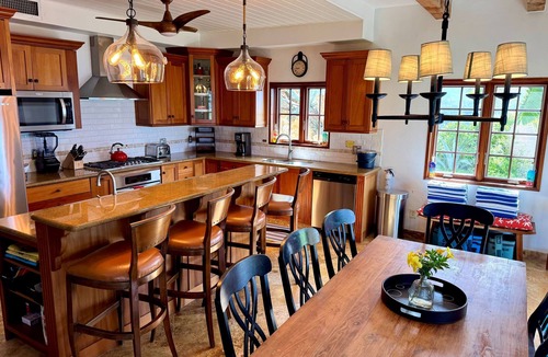 Skytop Villa | Sol Inclination~ 4b/4.5b HUGE views, updated in and out, backup power!