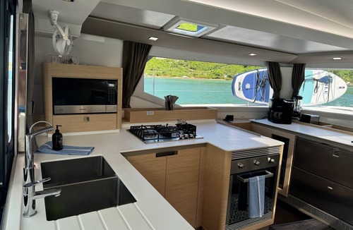 Frenchtown Boat Rental | Sun-Kissed Sailing: A Caribbean Beach Experience from Islas Vírgenes de Estados Unidos, Santo Tomás