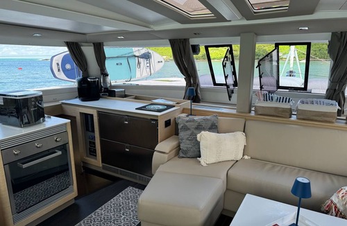 Frenchtown Boat Rental | Sun-Kissed Sailing: A Caribbean Beach Experience from Islas Vírgenes de Estados Unidos, Santo Tomás