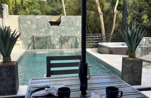 Estate Adrian House | Sweet Water - Exquisite Honeymoon Villa for 2 in Catherineberg - No Pets Allowed