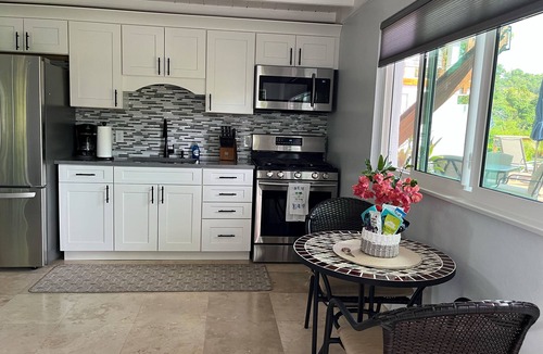 Estate Glucksberg and Grunwald Apartment | Takin' it Breezy - New Private 1 Bedroom Apartment