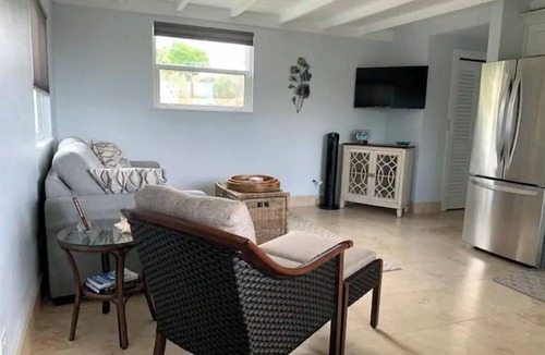 Estate Glucksberg and Grunwald Apartment | Takin' it Breezy - New Private 1 Bedroom Apartment