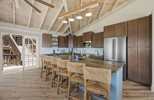 Rosendal House | The Parrot's Perch- New 6 BDRM Oceanfront Estate with Pool/Playground/Firepit