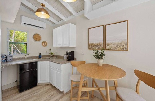 Rosendal House | The Parrot's Perch- New 6 BDRM Oceanfront Estate with Pool/Playground/Firepit