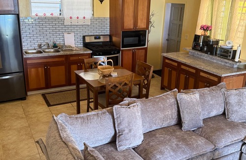 Estate Solberg House | VI Cozy Comfy, Generator, beautiful view, close DT
