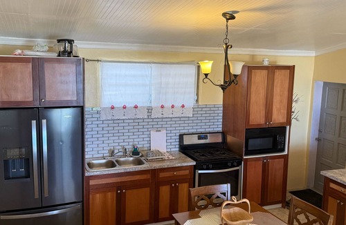 Estate Solberg House | VI Cozy Comfy, Generator, beautiful view, close DT