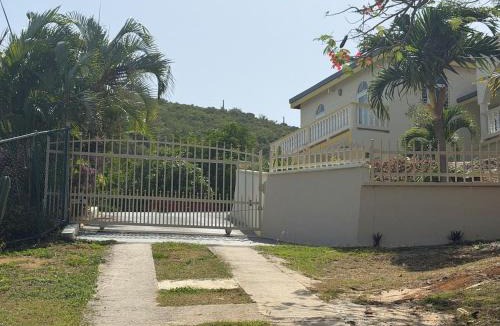 Estate Fortuna Apartment | Villadeco Escape, Gated Cottage with Generator