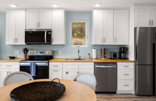 Estate Frenchman Bay House | Walk to Beach + Dining | Private Pickleball Court