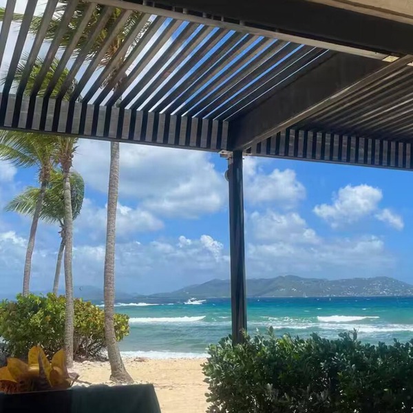 30 STEPS TO THE SEA, BEACH LEVEL, QUIET END, AWESOME VIEWS OF ST.JOHN GENERATOR!