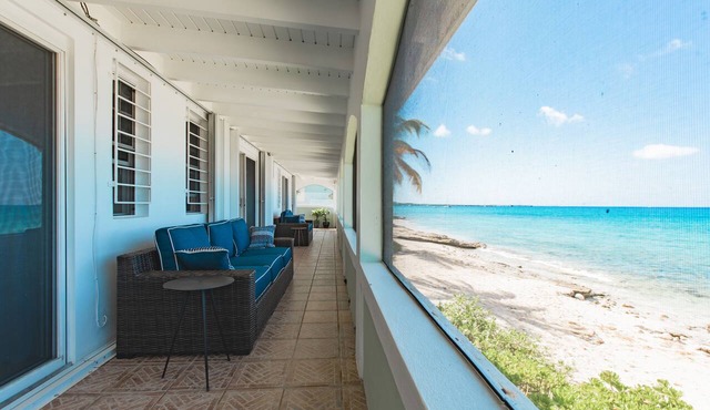 Beachfront Home - Just a Few Steps to the Beach - Auto On Generator in Frederiksted