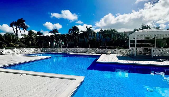 Cozy Cabana: Romantic Getaway, Walk to Southgate & Cheney Bay Beaches in Christiansted