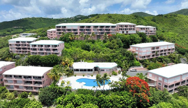 Gorgeous Sea Views, 3-bedroom, 2 bath Coakley Bay Condo--Generator & Wifi