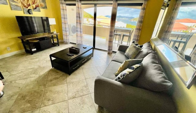 Island Couples Retreat - 1 Bed Condo in Red Hook