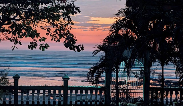 La Casa de la Playa - Oceanfront - Sleeps 11