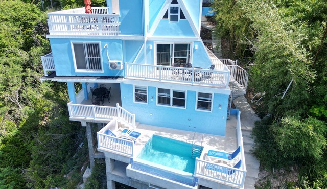 Looking for peace and tranquility in this beautiful oceanfront villa