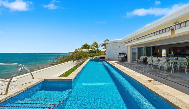 NEW Luxury 3-bedroom Waterfront Villa with Pool in Carden Beach, St Croix