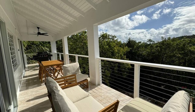 New Spacious 3/2 Top Floor Ocean Views & Balcony