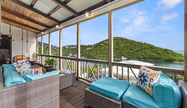 Ocean Views · Walk to Cruz Bay · Beach Ready