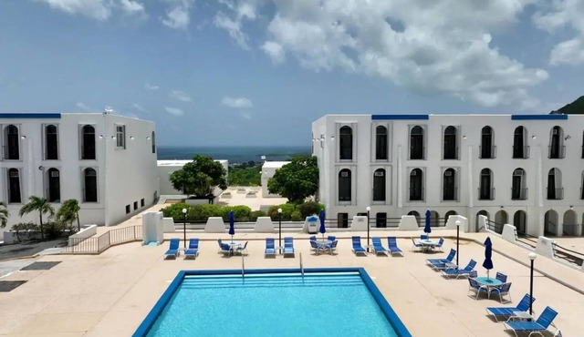 Panoramic hilltop townhome w/pool/wifi/AC. 5 mins to Christiansted,
