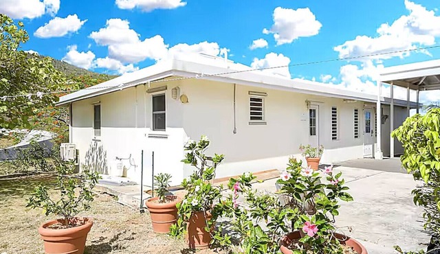 Private studio, centrally located - 5min to beach!