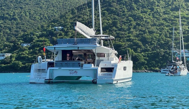 Sun-Kissed Sailing: A Caribbean Beach Experience from Islas Vírgenes de Estados Unidos, Santo Tomás