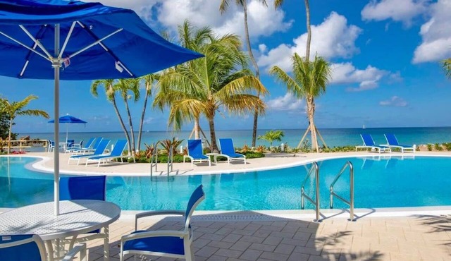 Tropical Paradise: 1BR Suite @ Limetree Resort