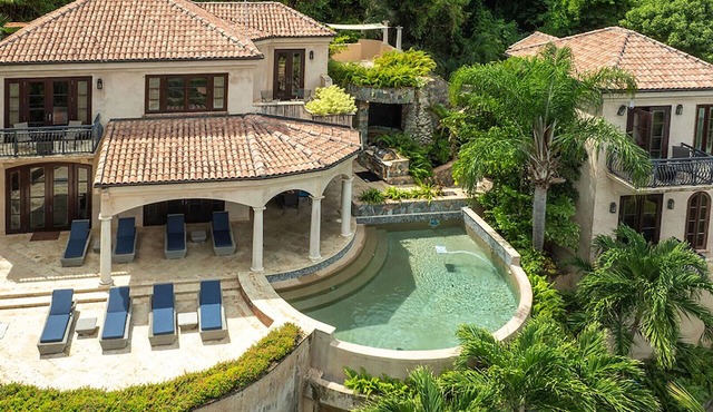 VILLA AMOROSA: Upper Peter Bay Luxury Getaway w/Ocean Views, Private Pool