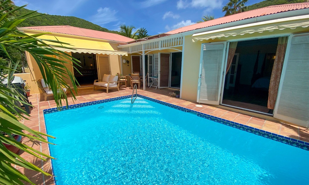 Estate Teague Bay Cottage | Beautiful Cottage with Private Pool in the Exclusive East End! (See video tour!)
