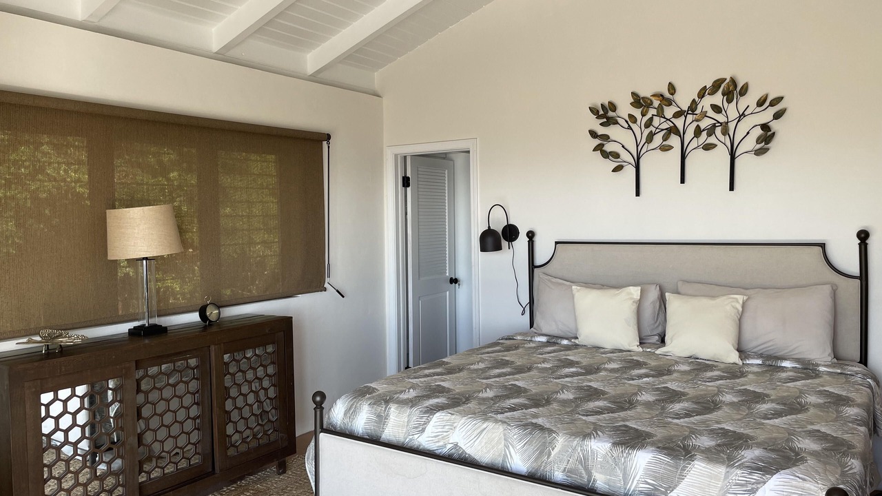 Photo of Bedroom in Estate Parcel of Gift and Regenback
