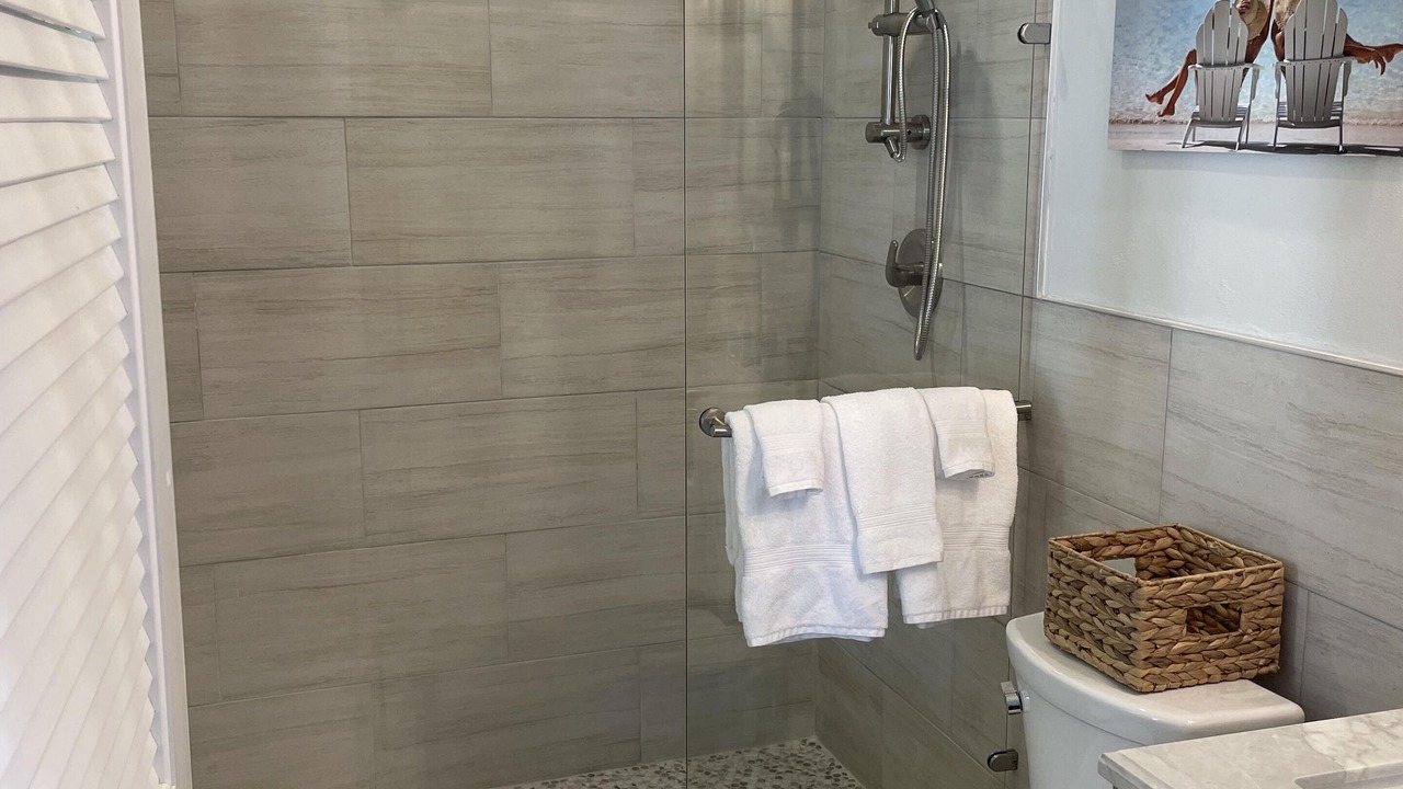 Photo of Bathroom in Estate Parcel of Gift and Regenback