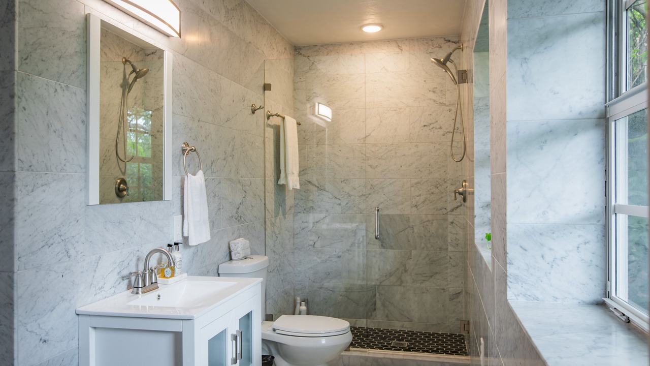 Photo of Bathroom in Estate East Street