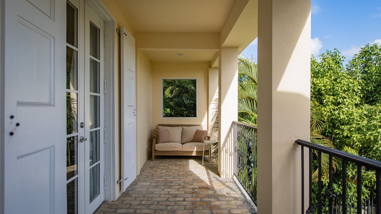 Photo of Patio Balcony in Estate East Street