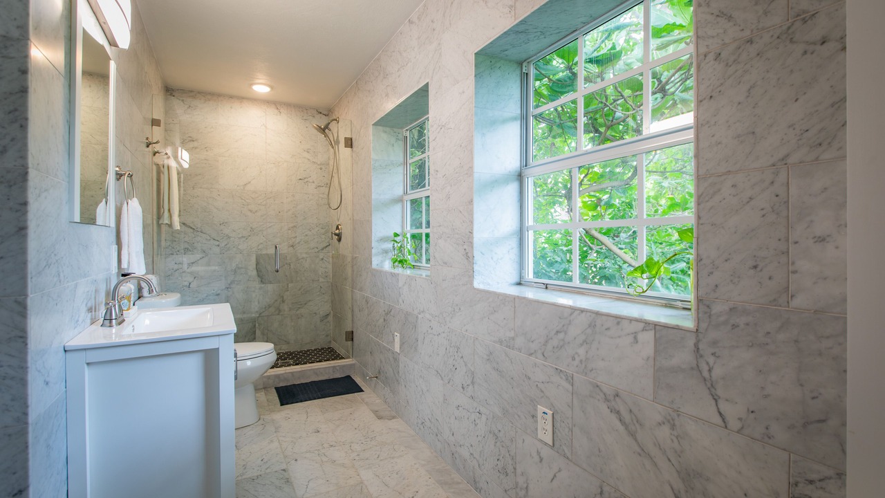 Photo of Bathroom in Estate East Street
