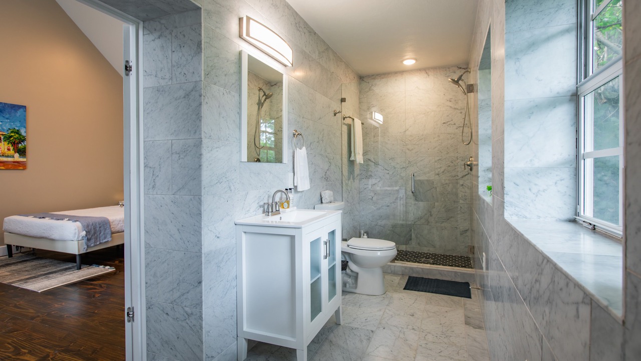 Photo of Bathroom in Estate East Street