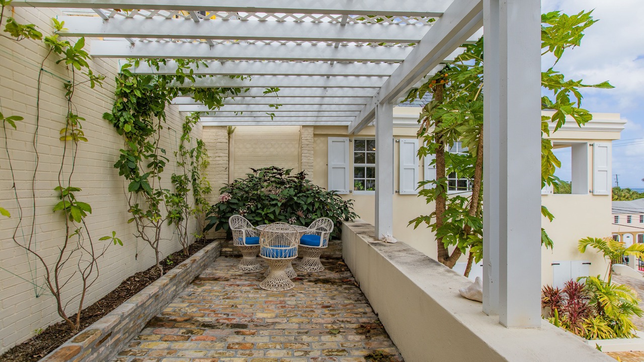 Photo of Patio Balcony in Estate East Street