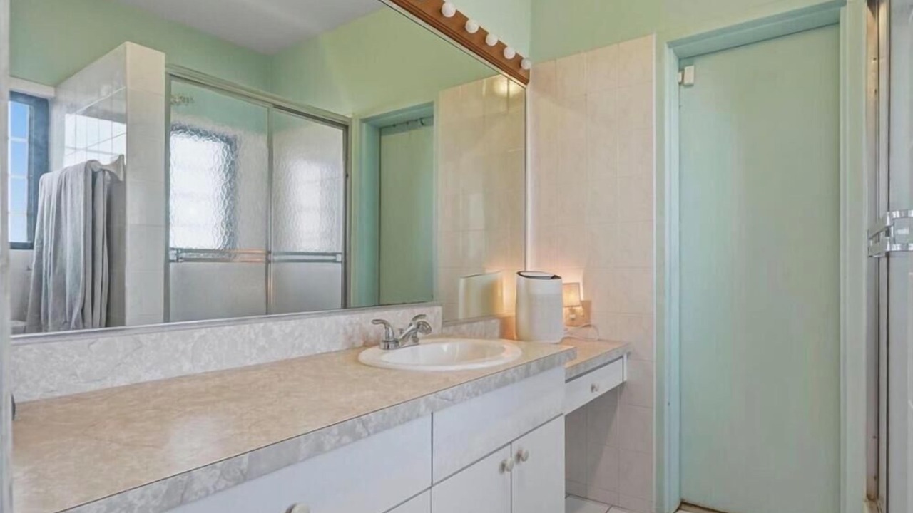 Photo of Bathroom in Estate Rust Up Twist