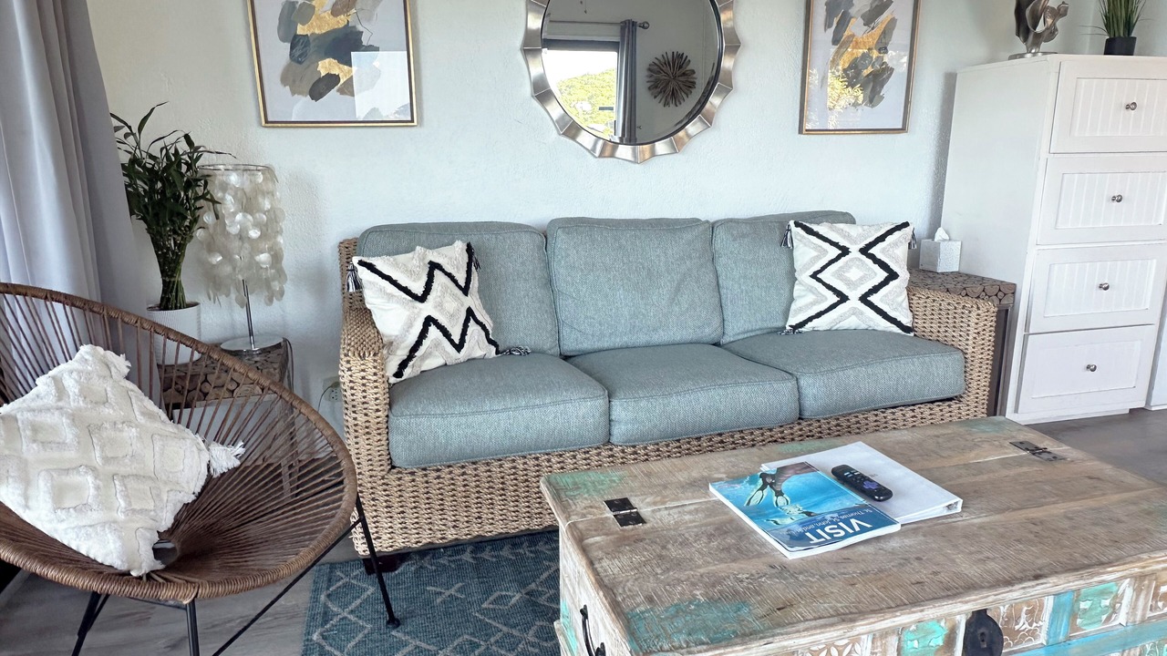 Photo of Livingroom in Estate Smith Bay
