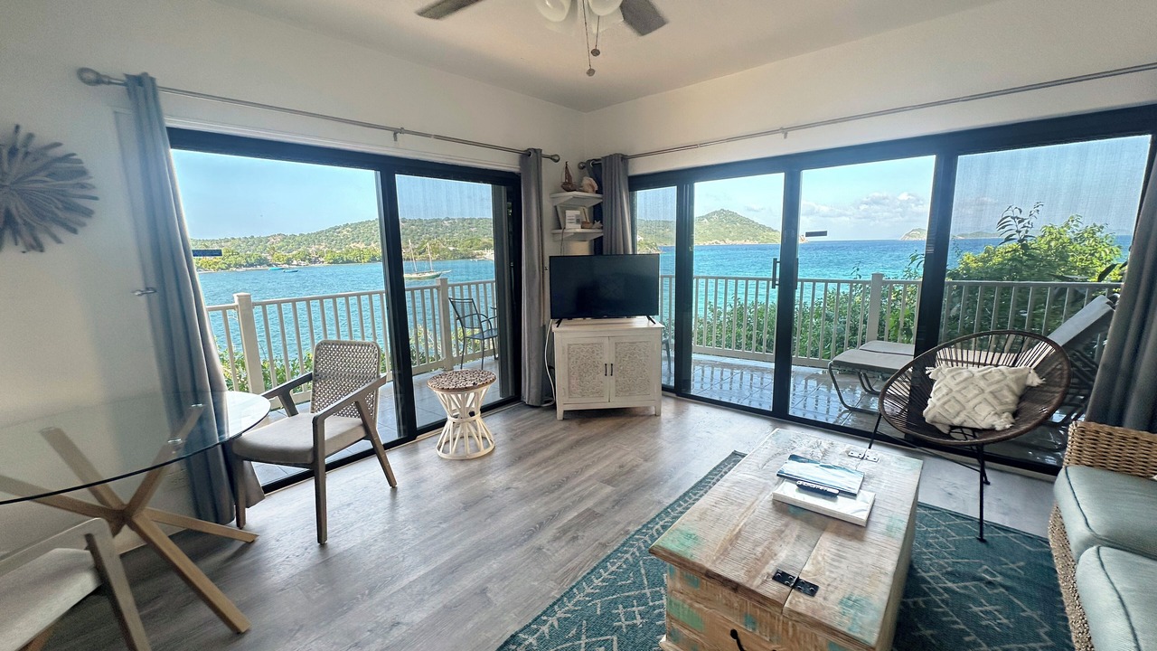 Photo of Livingroom in Estate Smith Bay