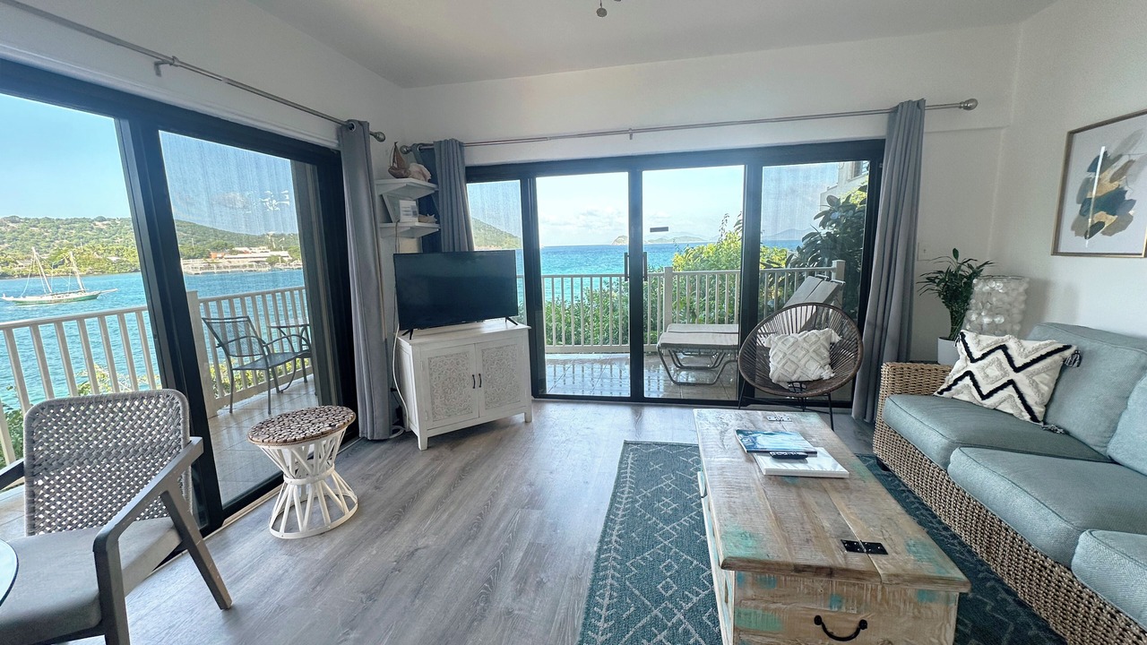 Photo of Livingroom in Estate Smith Bay